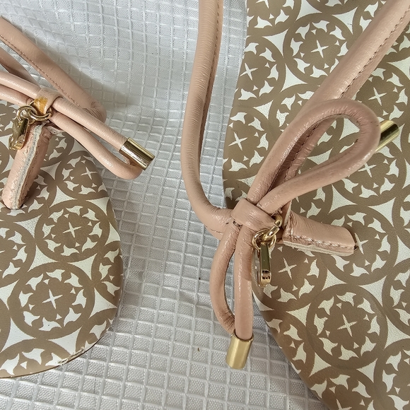 *LIKE NEW* Kate Spade Sandals/Flip Flops - Picture 12 of 14